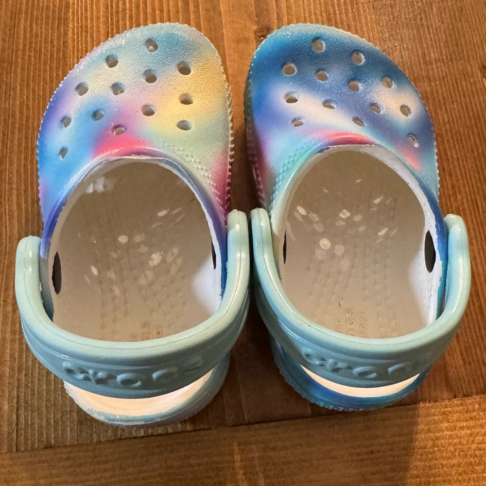 Kids SZ 4 Crocs Classic Clogs – Blue Pastel Tie-Dye